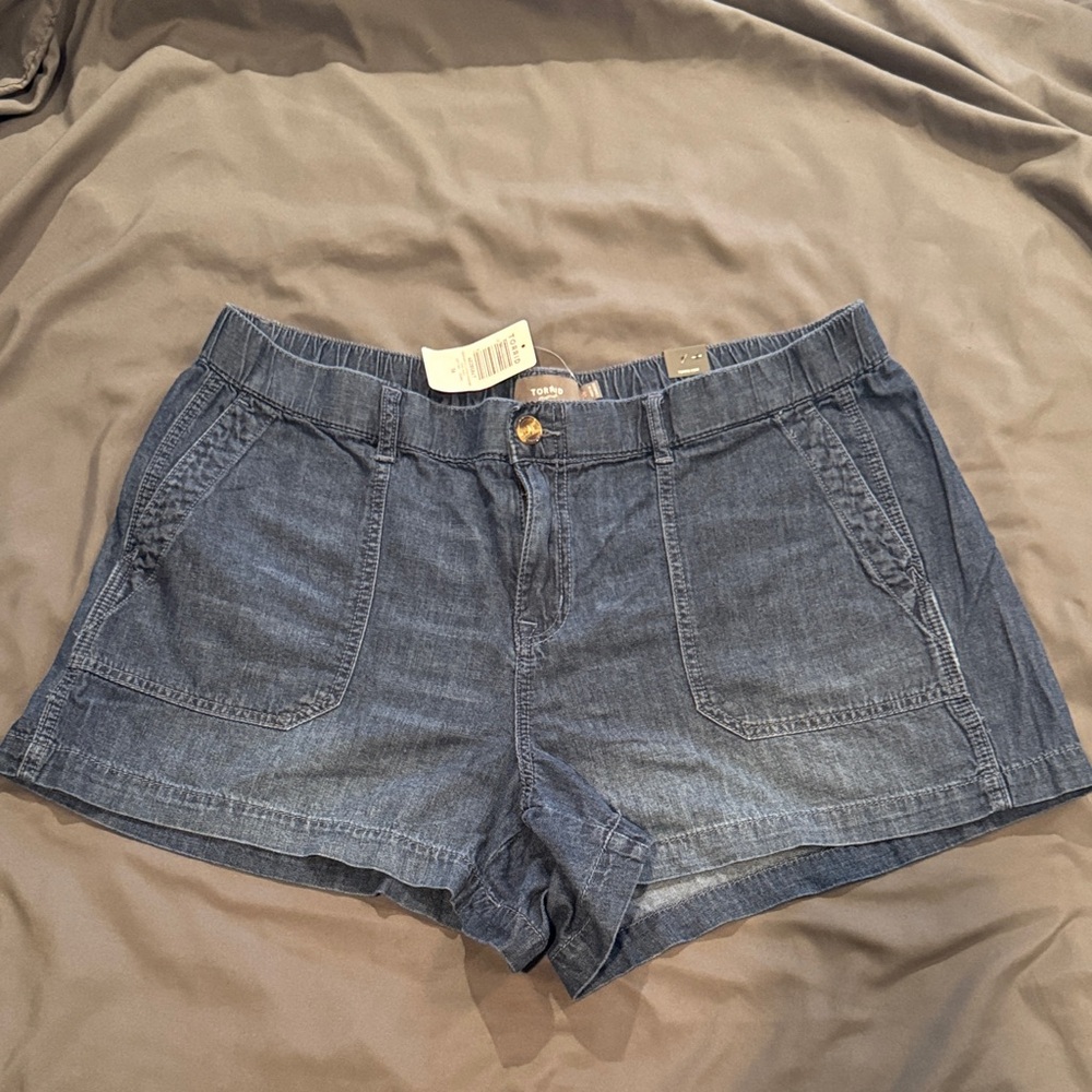 Torrid Women’s Casual Denim Shorts NWT 16